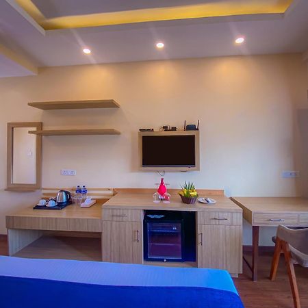 Majestic Lake Front Hotel & Suites Похара Екстериор снимка
