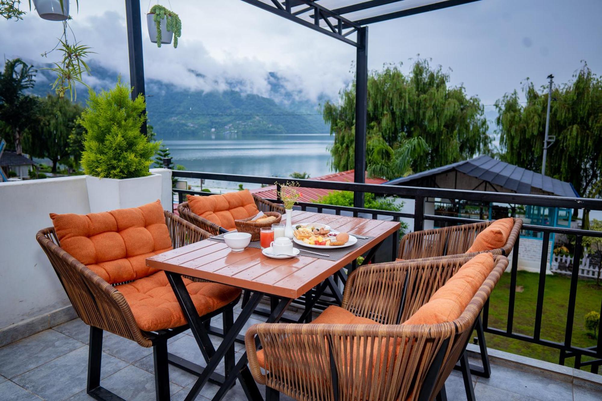 Majestic Lake Front Hotel & Suites Похара Екстериор снимка