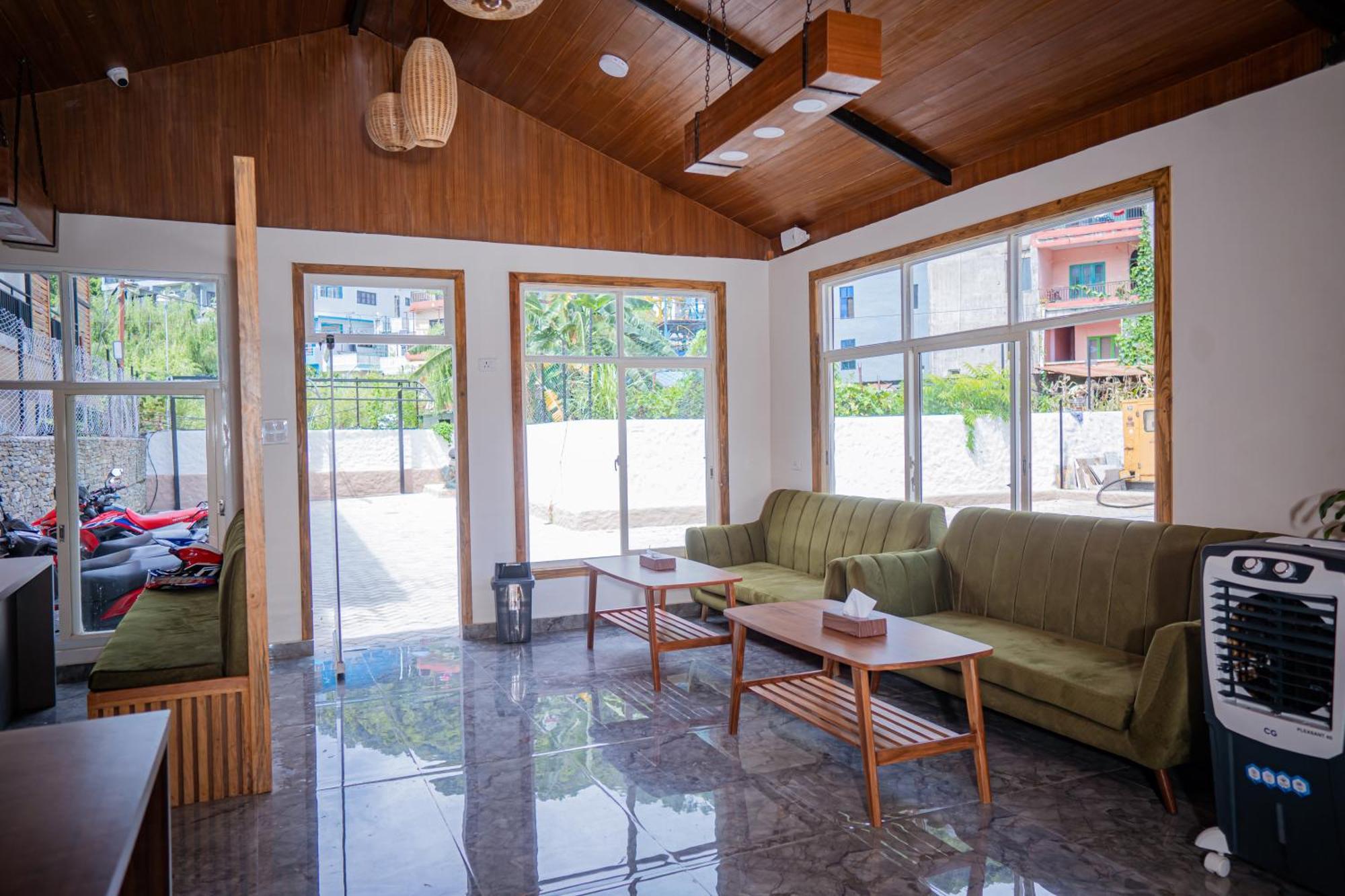 Majestic Lake Front Hotel & Suites Похара Екстериор снимка