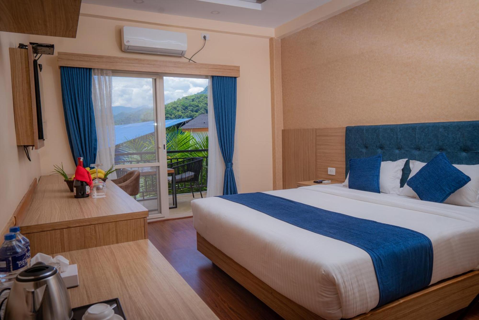 Majestic Lake Front Hotel & Suites Похара Екстериор снимка