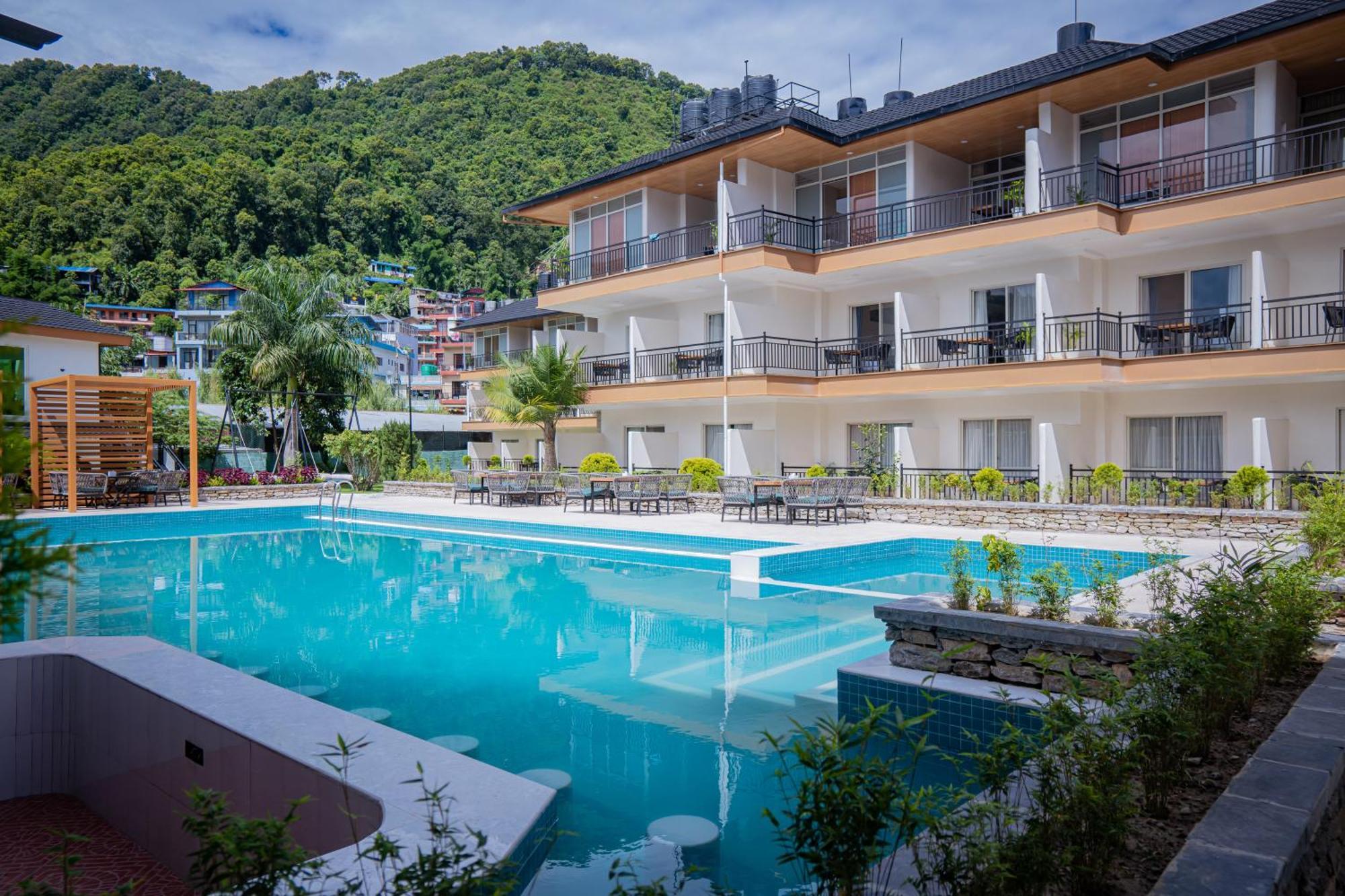 Majestic Lake Front Hotel & Suites Похара Екстериор снимка