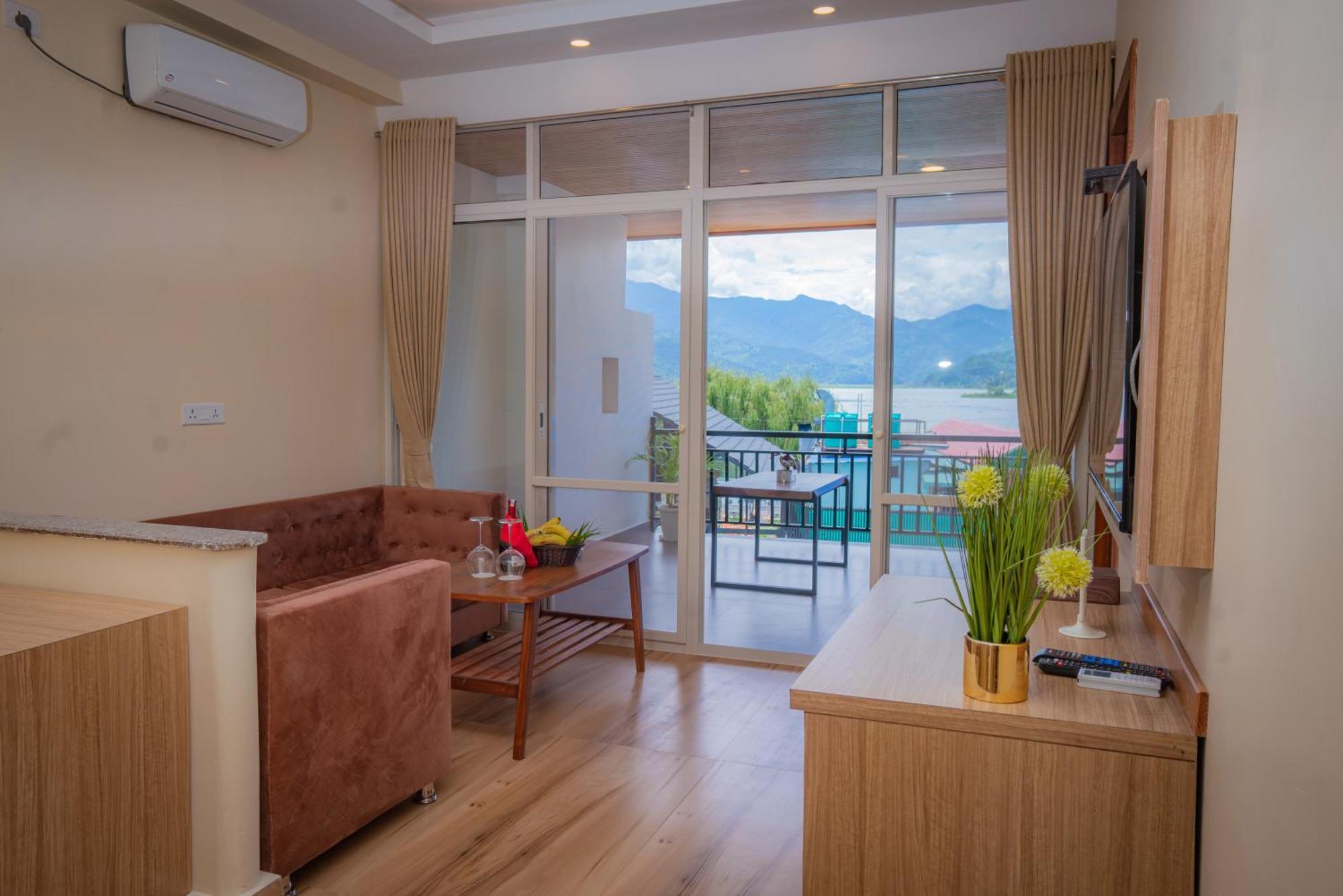 Majestic Lake Front Hotel & Suites Похара Екстериор снимка
