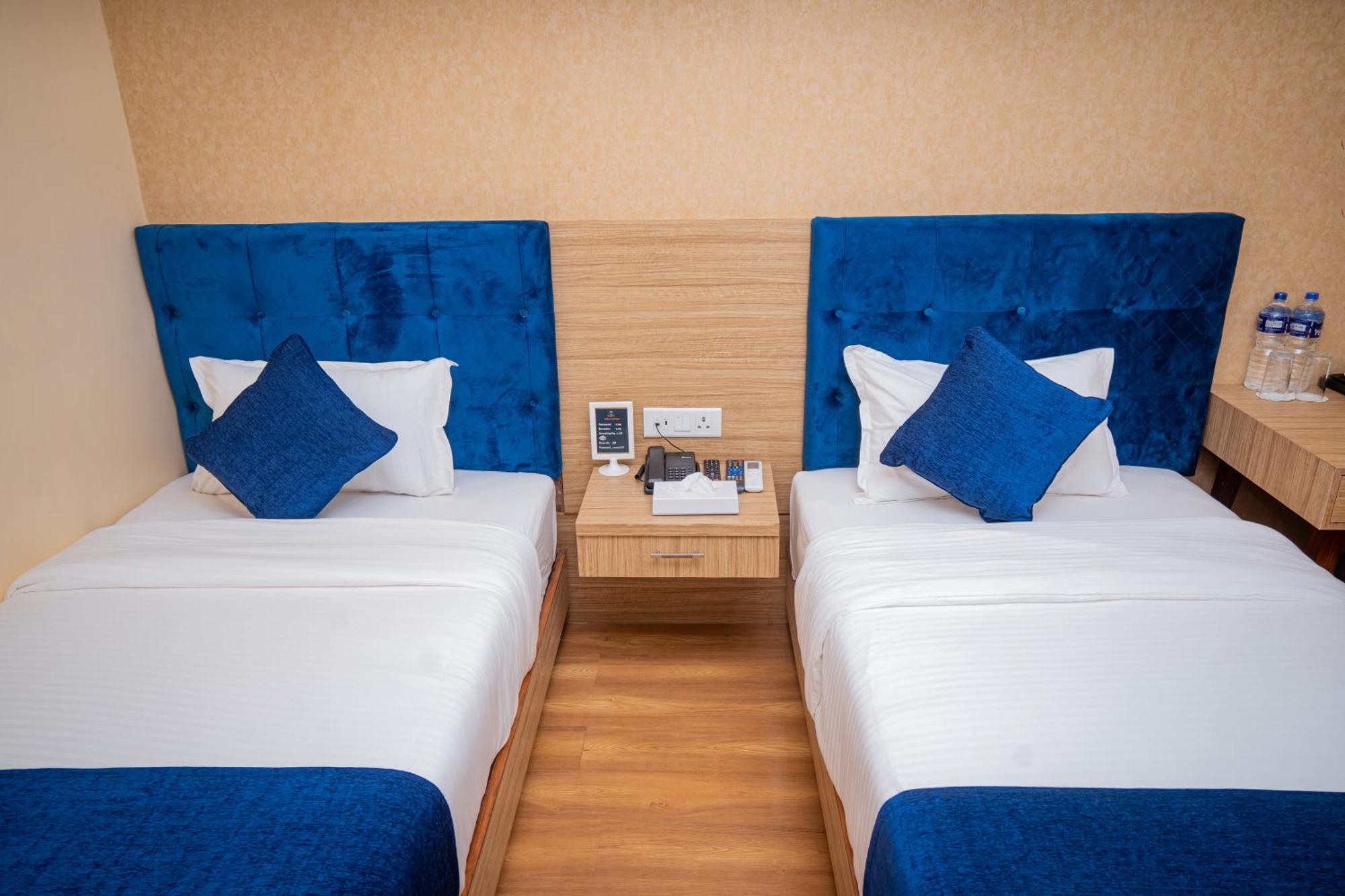 Majestic Lake Front Hotel & Suites Похара Екстериор снимка