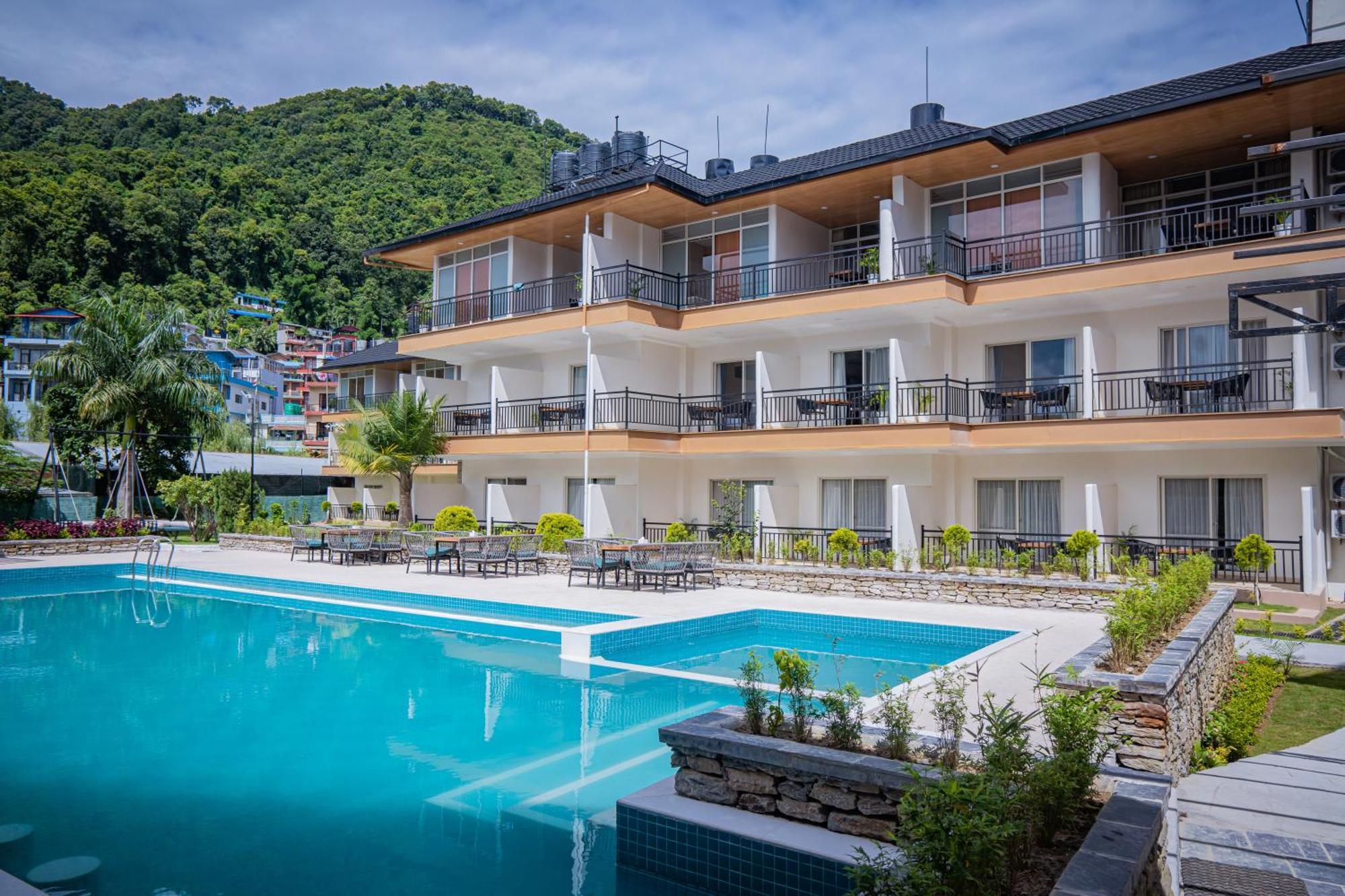 Majestic Lake Front Hotel & Suites Похара Екстериор снимка