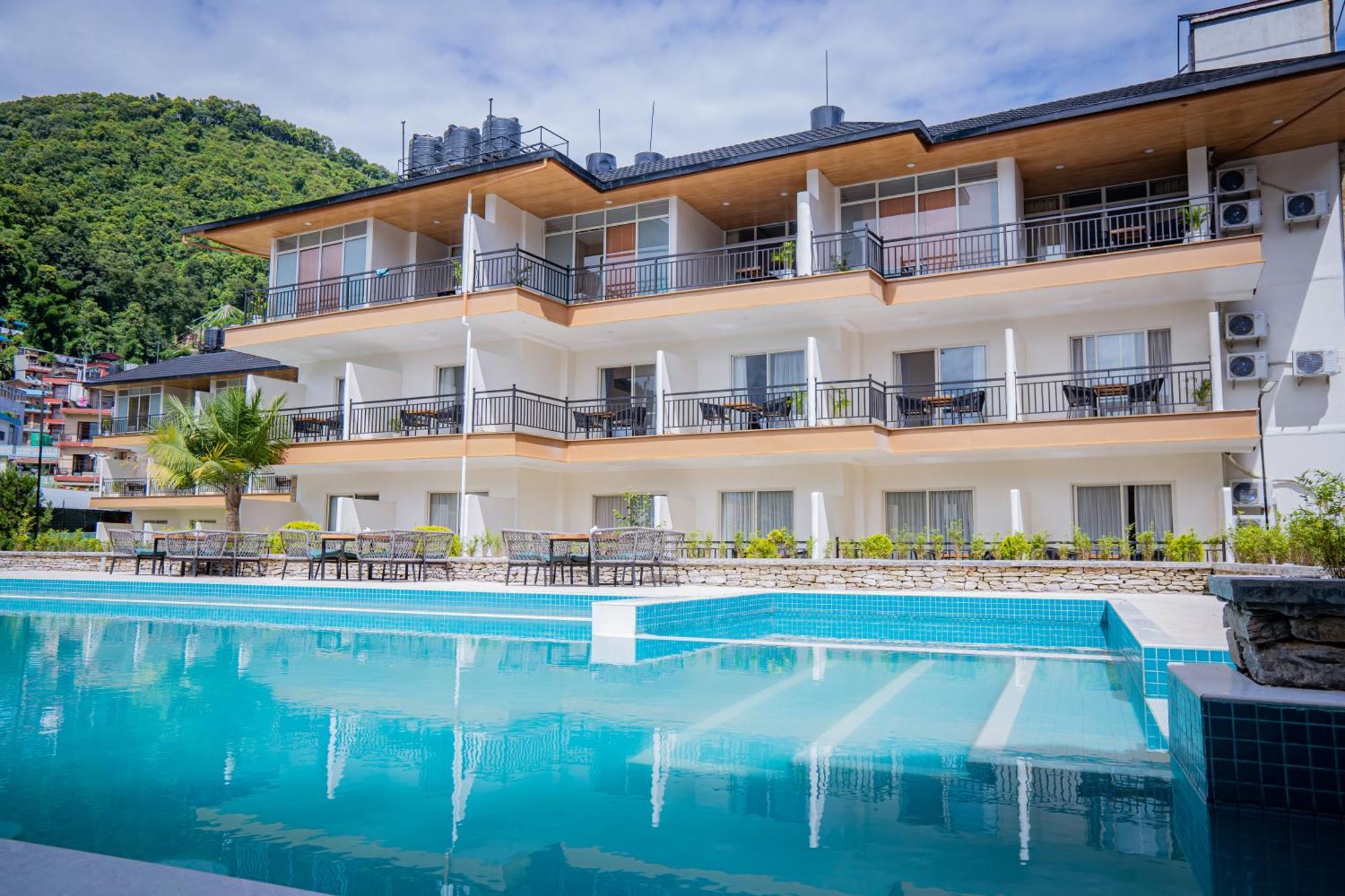 Majestic Lake Front Hotel & Suites Похара Екстериор снимка