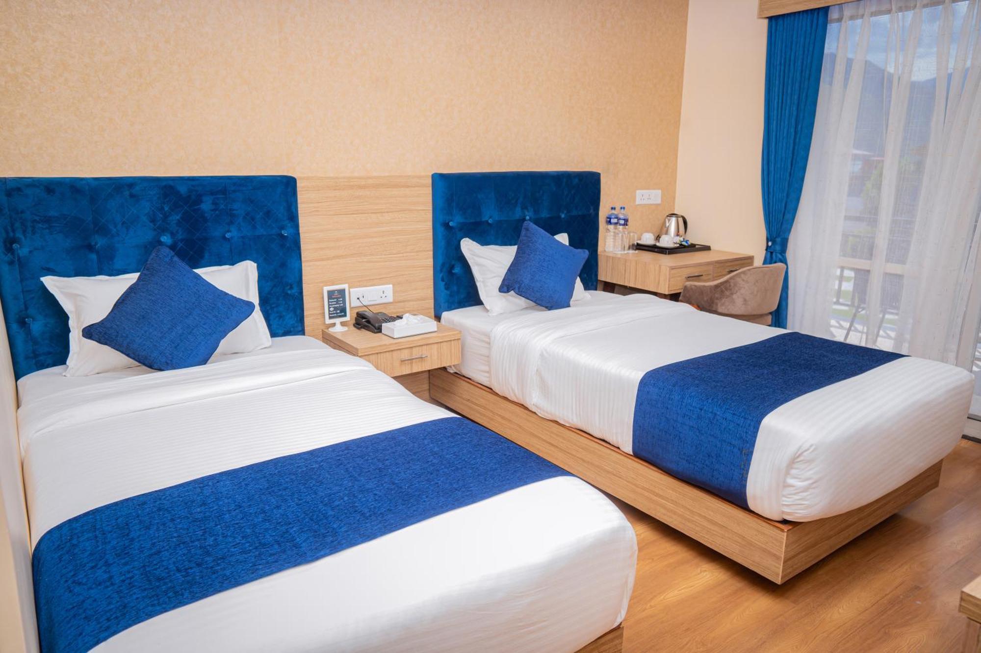 Majestic Lake Front Hotel & Suites Похара Екстериор снимка
