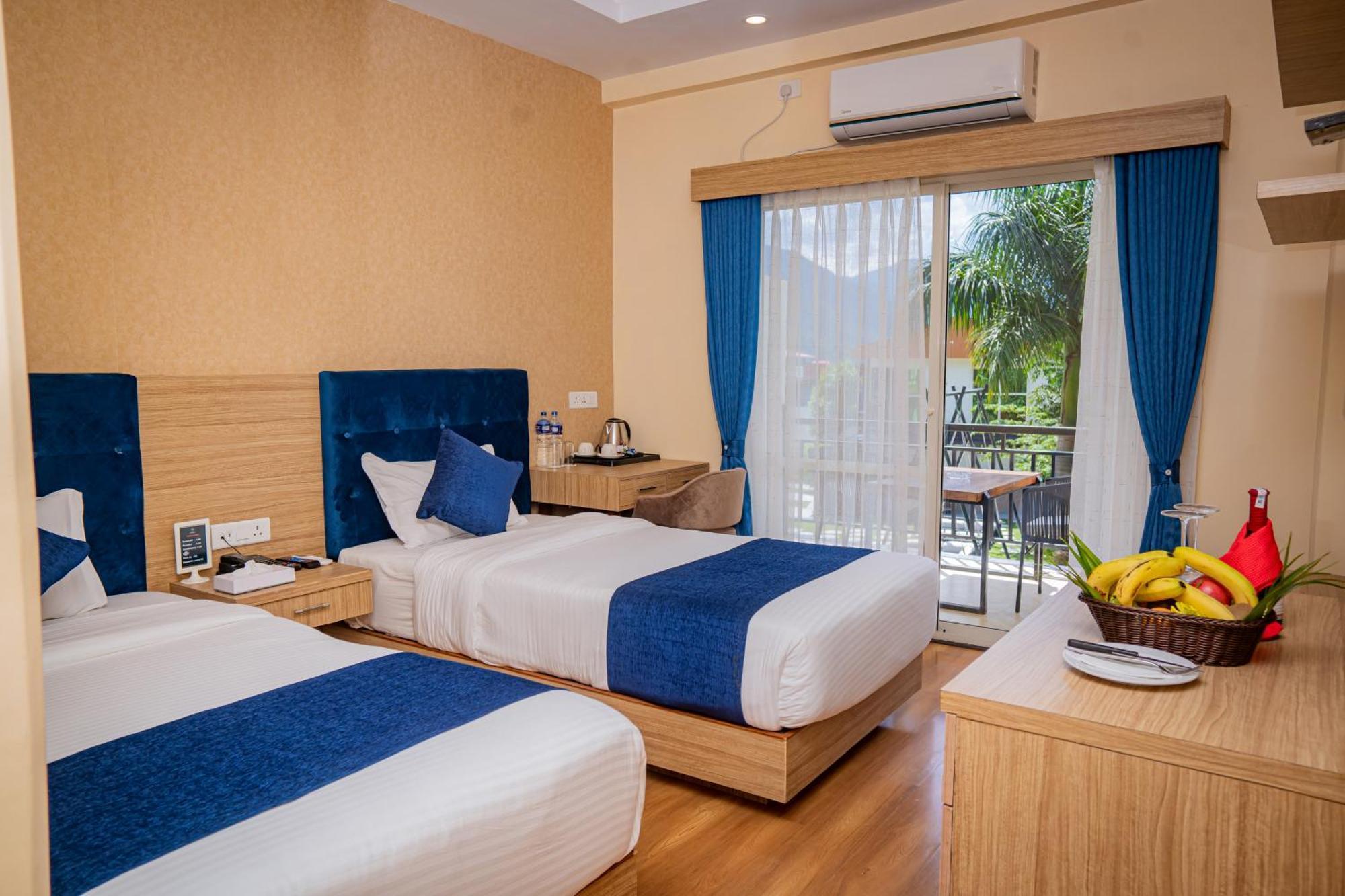Majestic Lake Front Hotel & Suites Похара Екстериор снимка