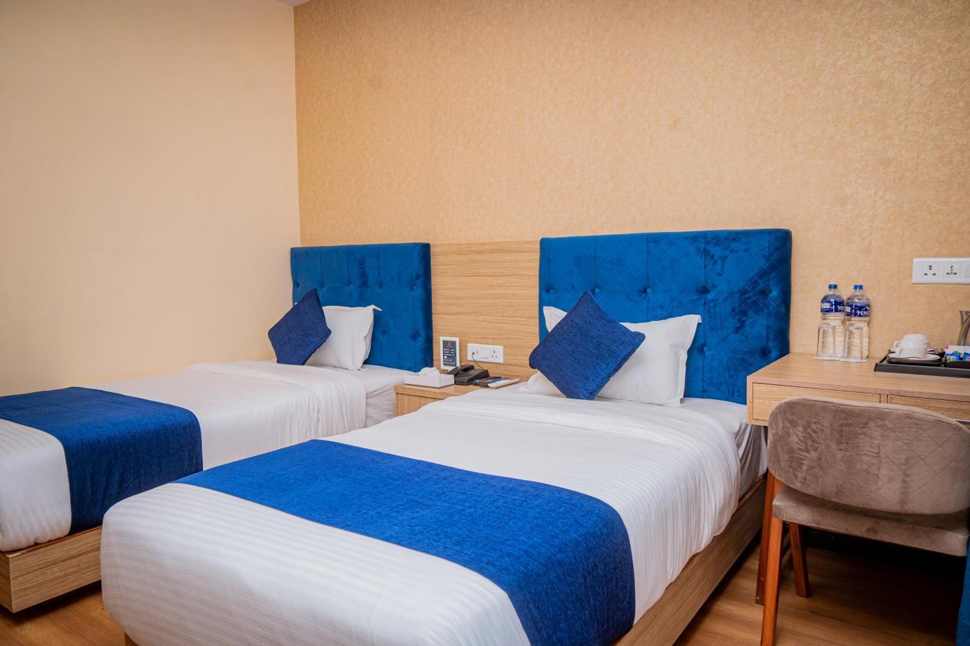 Majestic Lake Front Hotel & Suites Похара Екстериор снимка