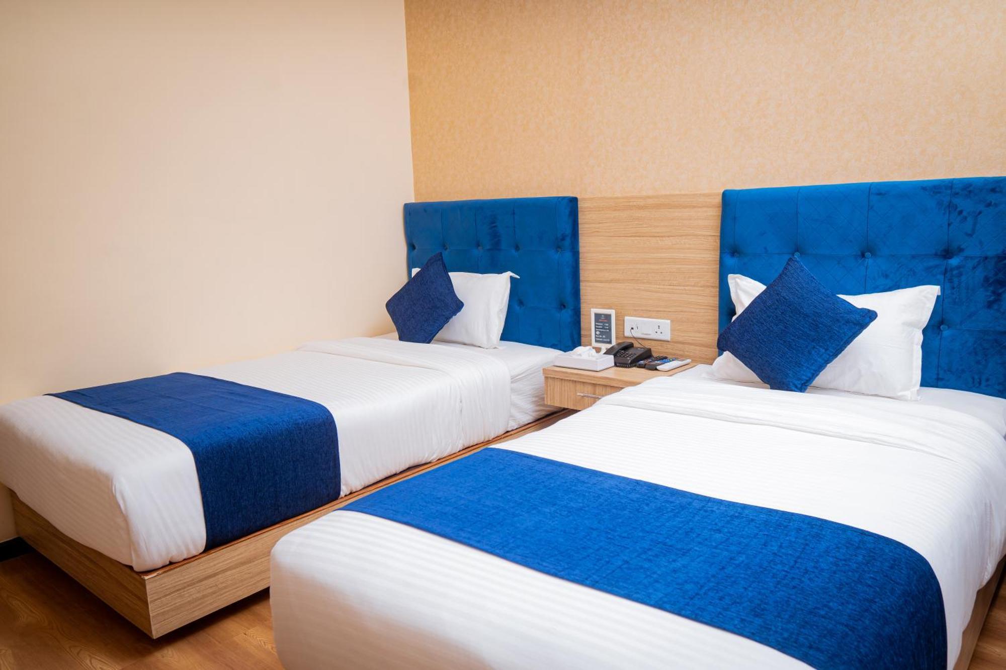 Majestic Lake Front Hotel & Suites Похара Екстериор снимка