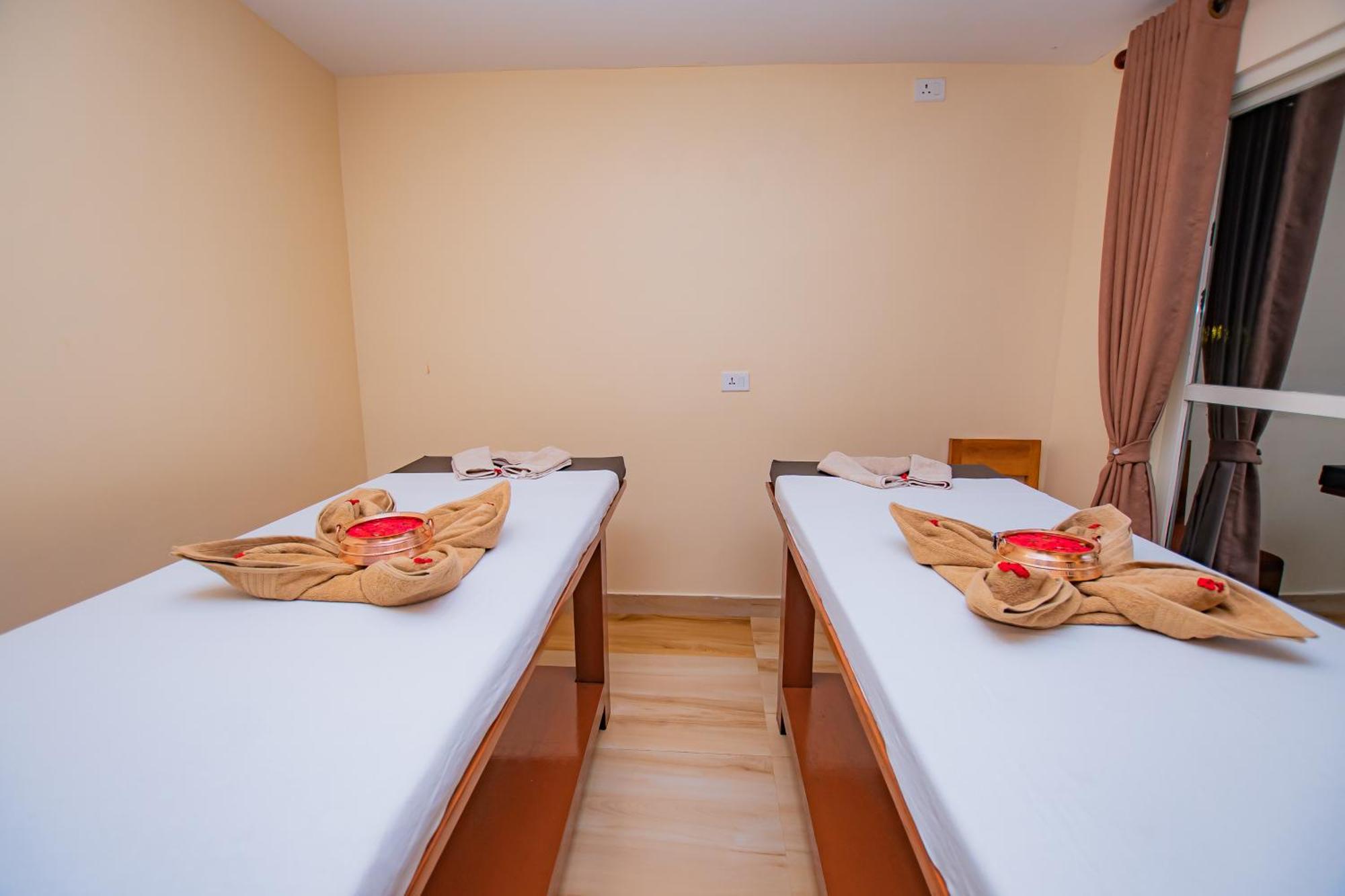 Majestic Lake Front Hotel & Suites Похара Екстериор снимка